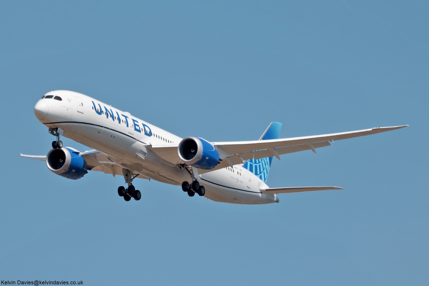 United Airlines 787 N81107