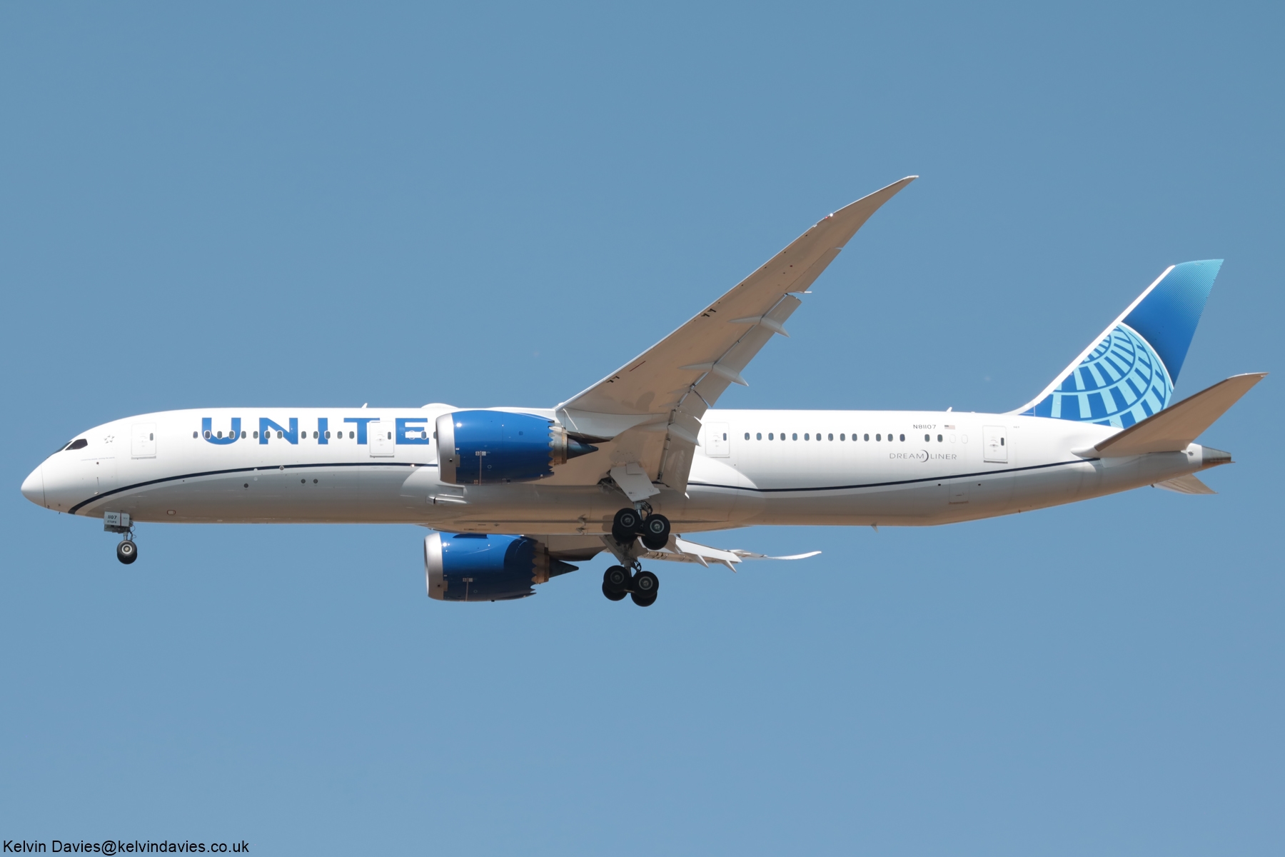 United Airlines 787 N81107