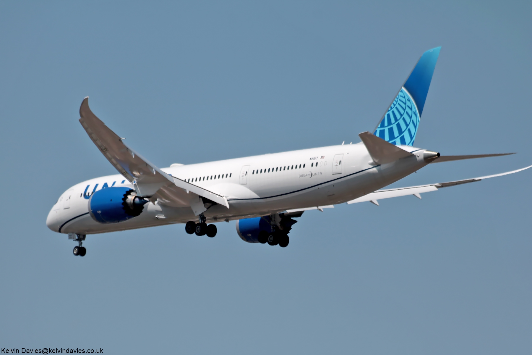 United Airlines 787 N81107