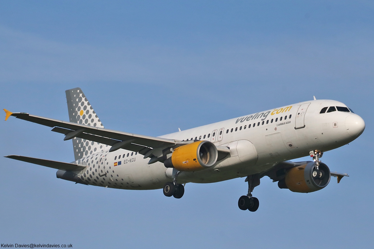 Vueling Airlines A320 EC-KCU