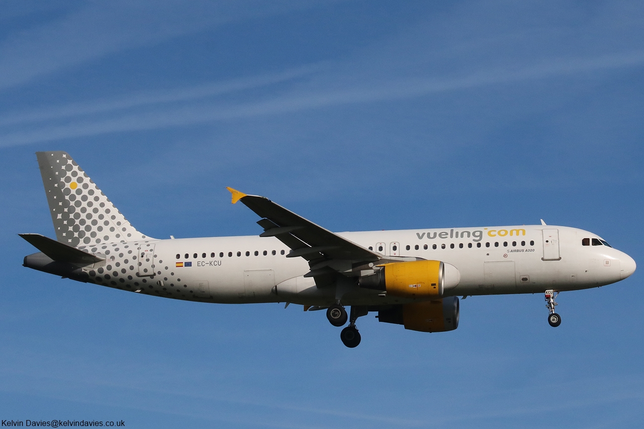 Vueling Airlines A320 EC-KCU