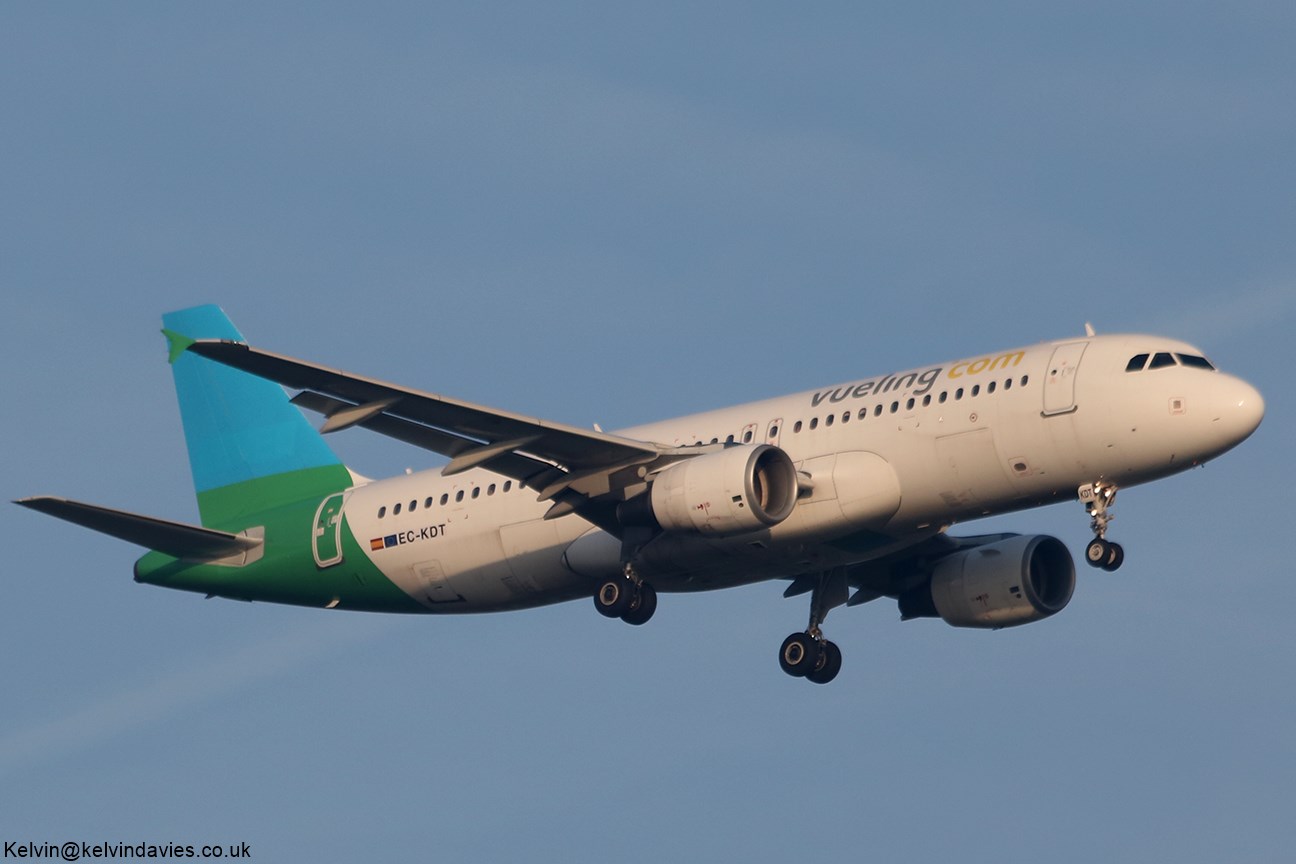 Vueling Airlines A320-200 EC-KDT