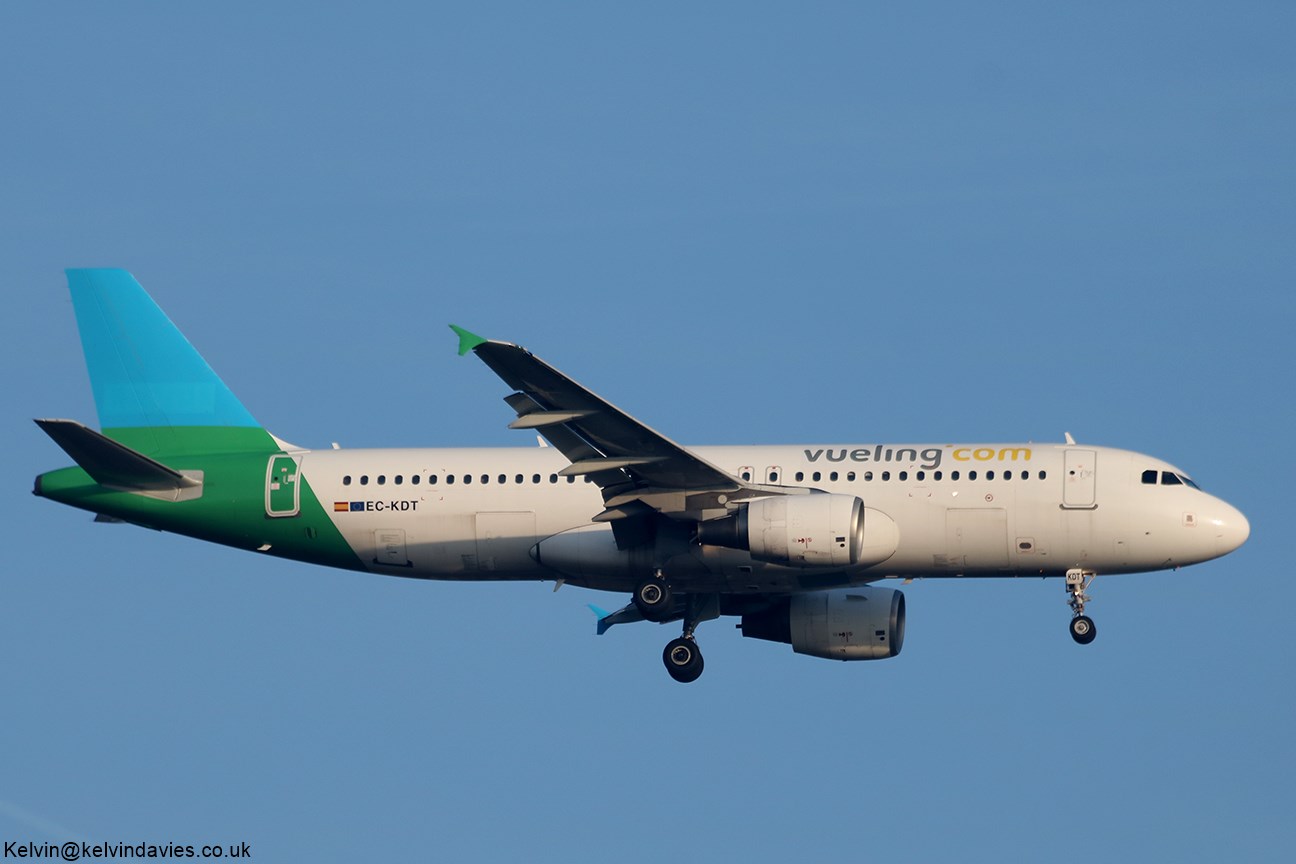 Vueling Airlines A320-200 EC-KDT