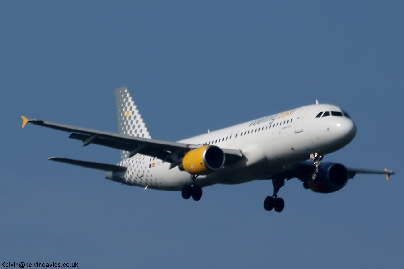 Vueling Airlines A320-200 EC-KHN