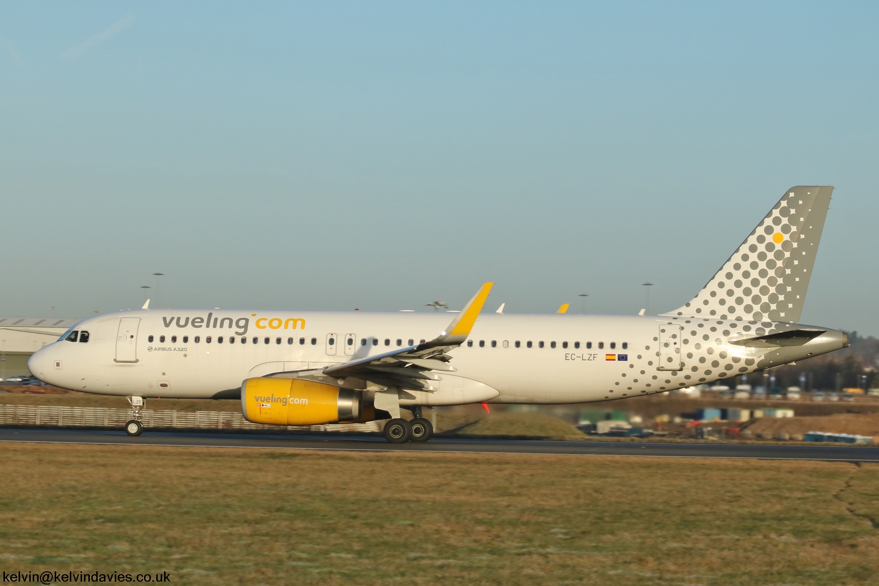 Vueling Airlines A320 EC-LZF