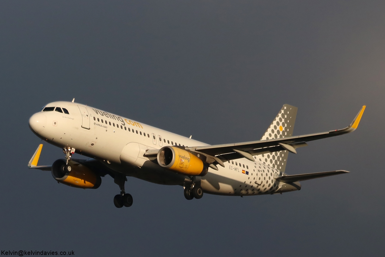Vueling Airlines A320 EC-MFL