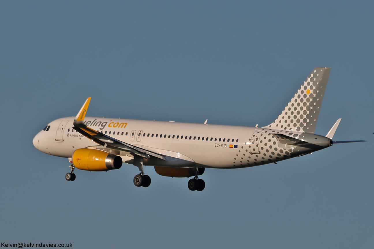 Vueling Airlines A320 EC-MJB