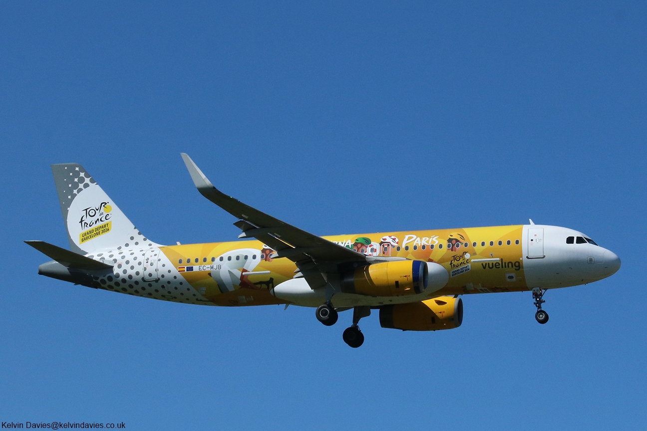 Vueling A320 EC-MJB