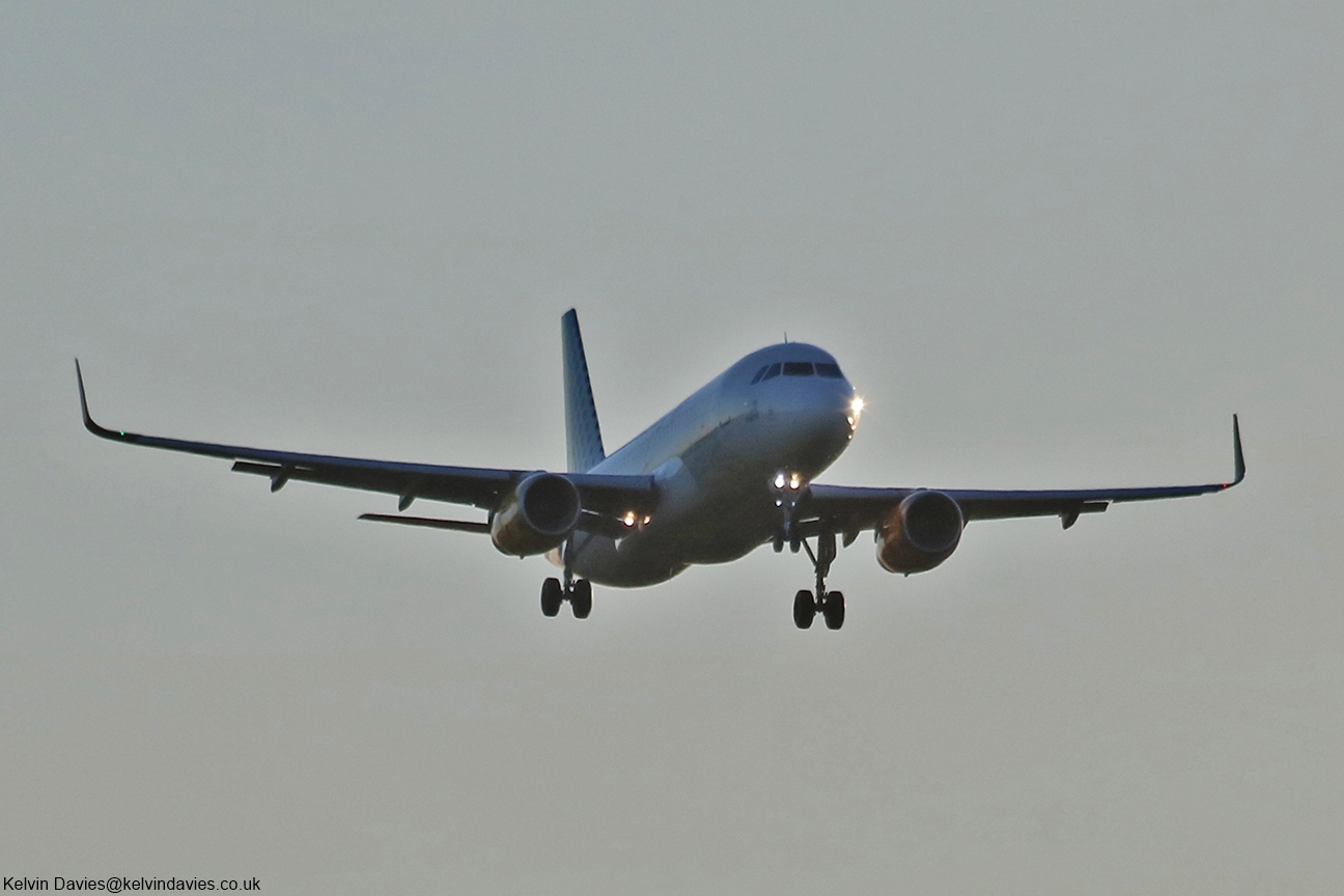 Vueling A320 EC-MNZ