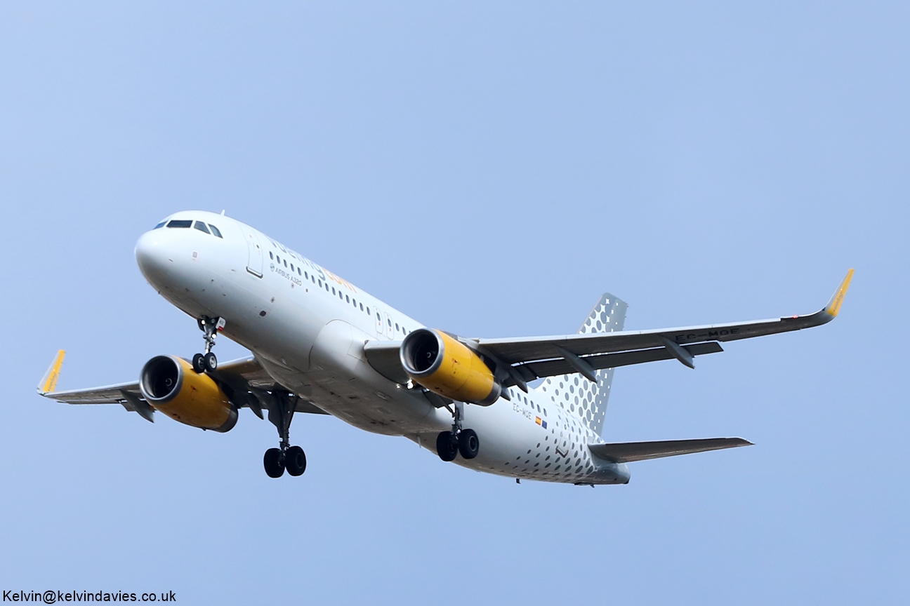 Vueling Airlines A320 EC-MQE
