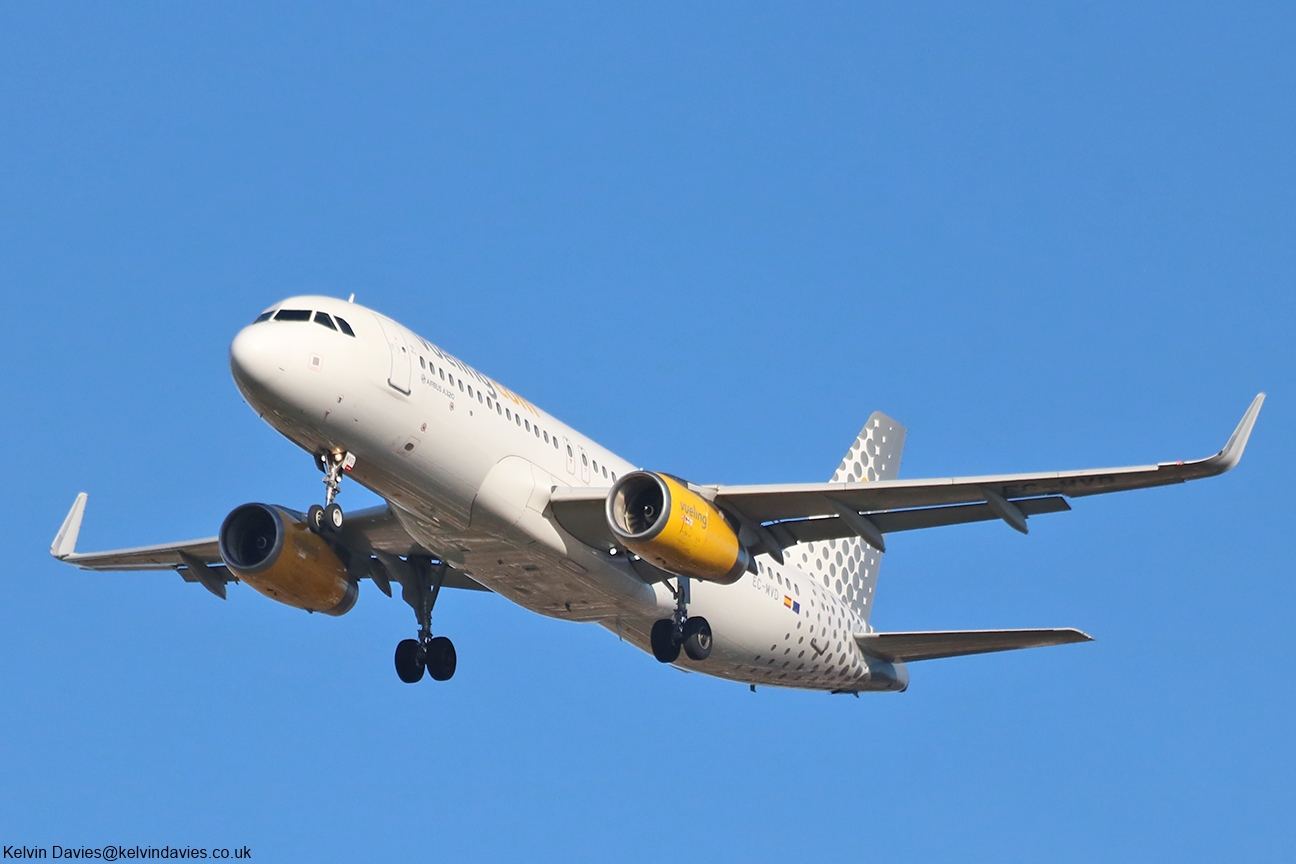 Vueling Airlines A320 EC-MVD