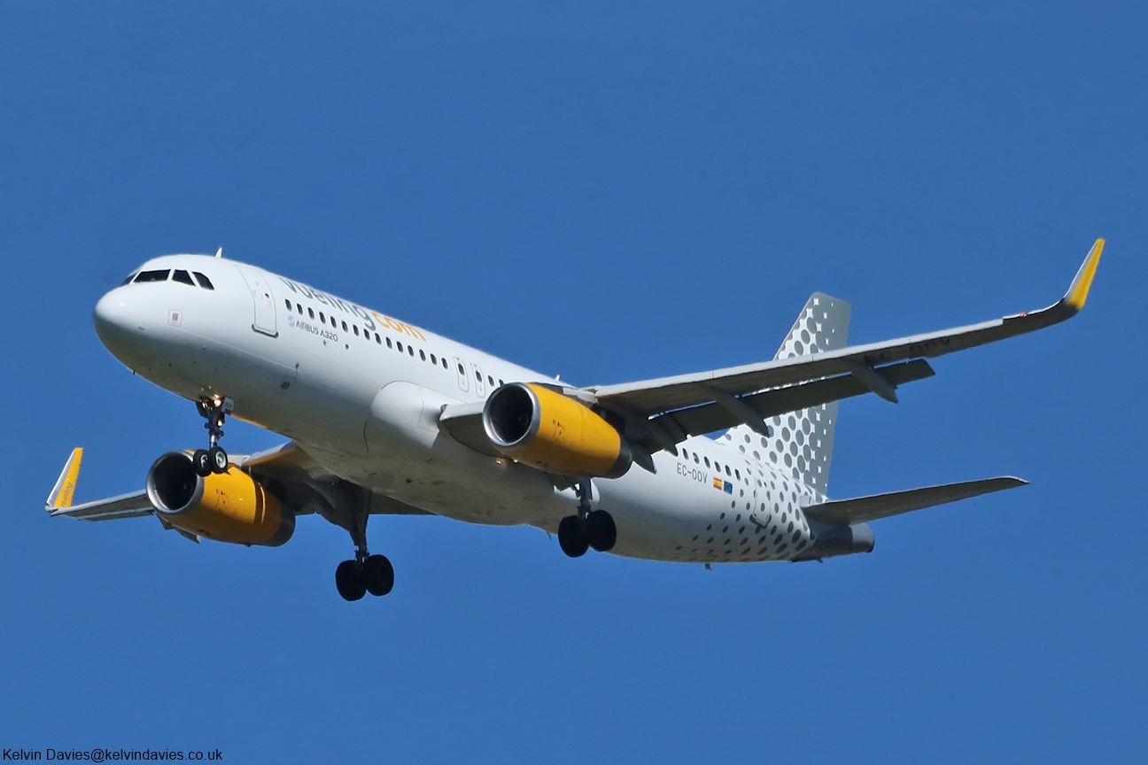 Vueling Airlines A320 EC-OOV