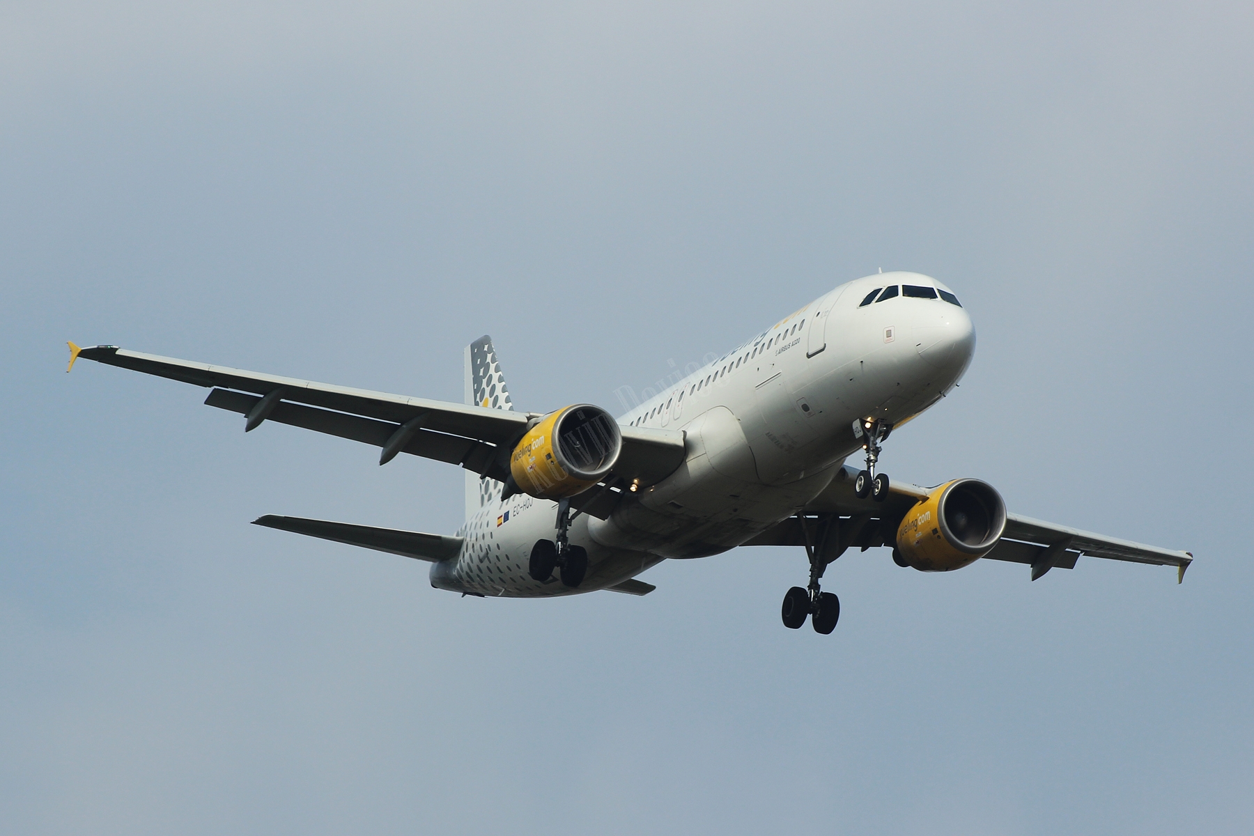 Vueling Airlines A320 EC-HQJ
