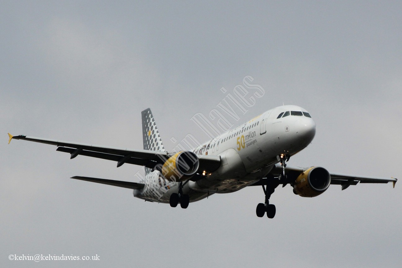 Vueling Airlines A320 EC-JZQ