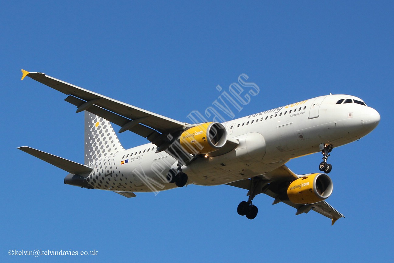 Vueling Airlines A320 EC-KLT