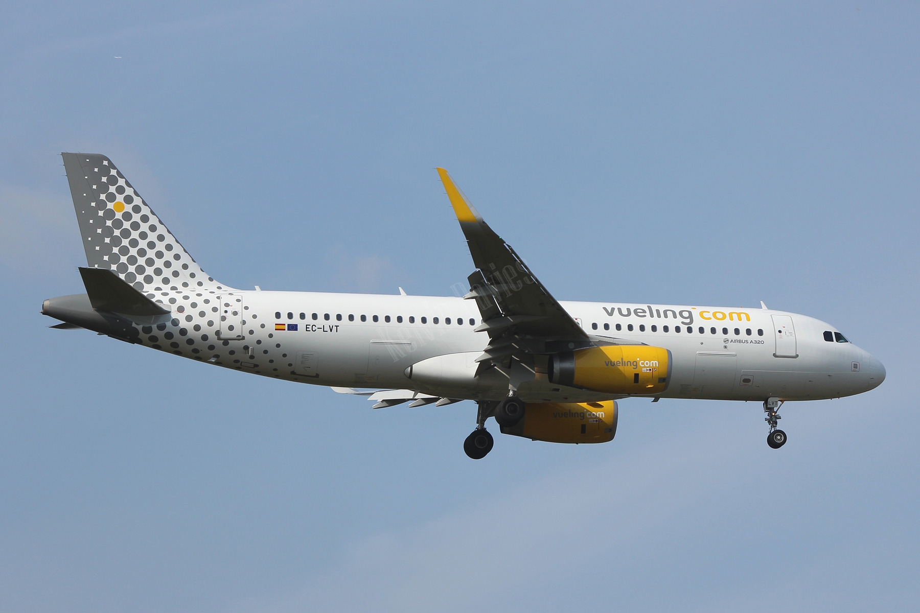 Vueling Airlines A320 EC-LVT