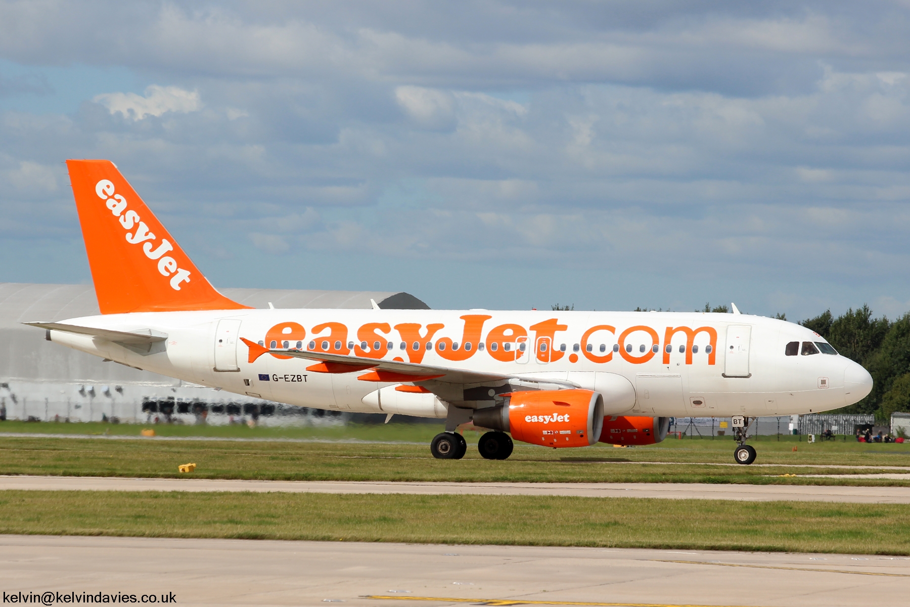 Easyjet A319 G-EZBT