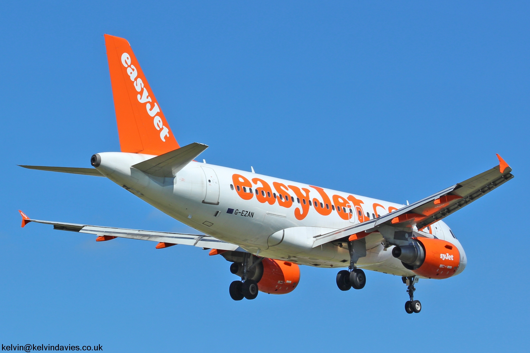 easyJet A319 G-EZAN