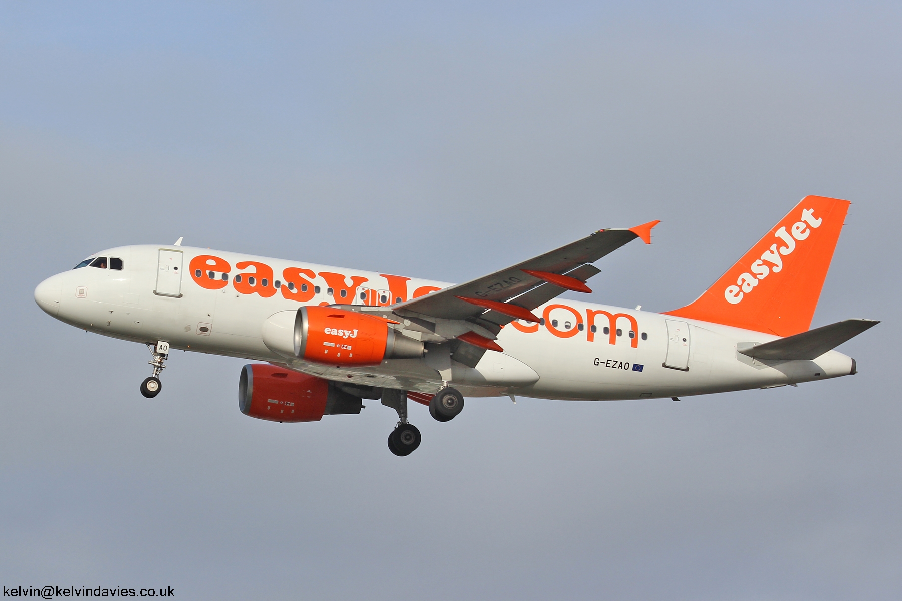 easyJet A319 G-EZAO