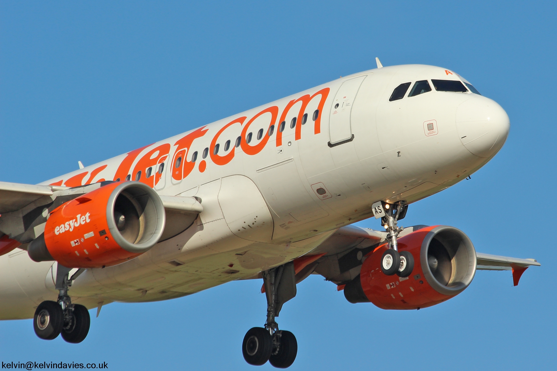 easyJet A319 G-EZAS
