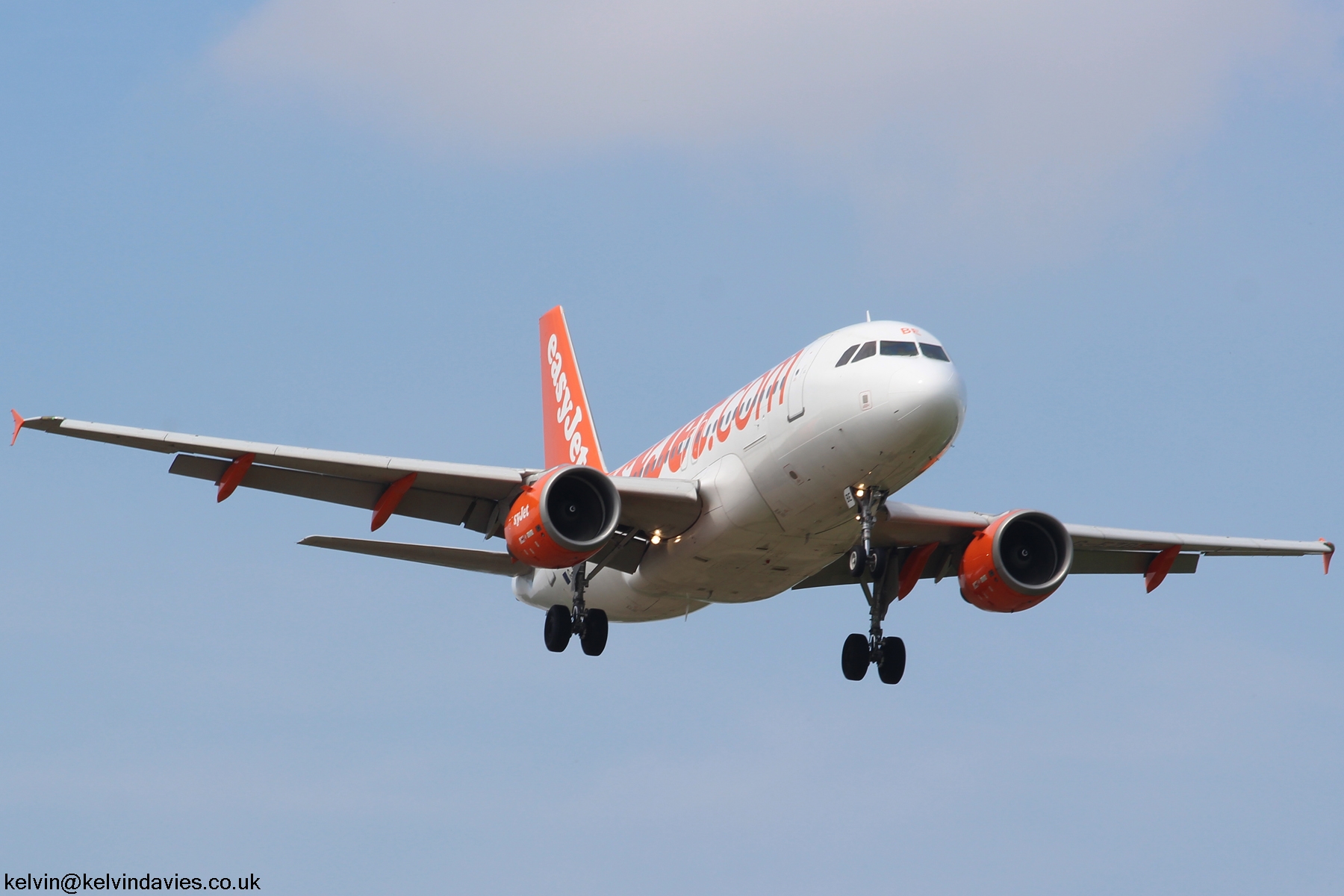 easyJet A319 G-EZBE