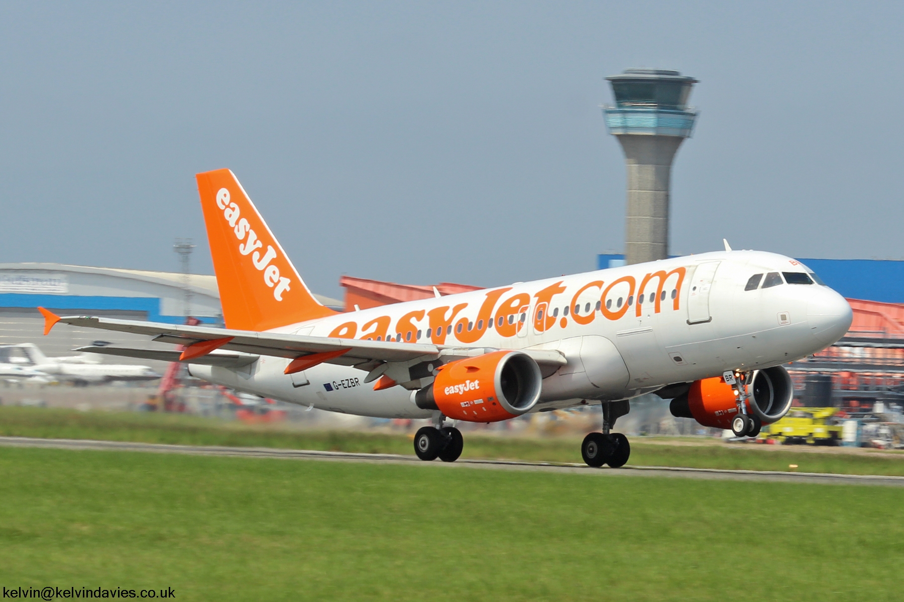 easyJet A319 G-EZBR