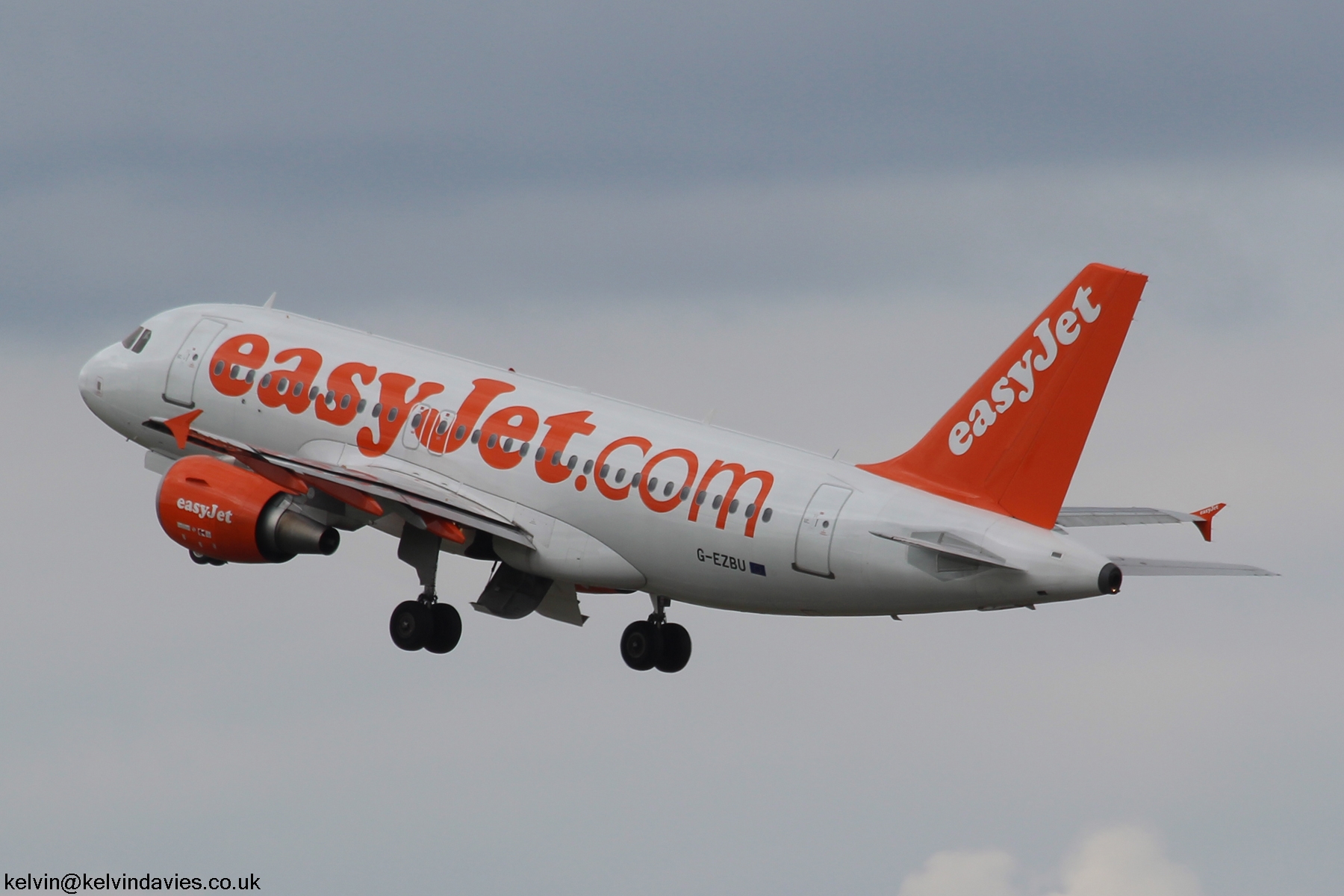 easyJet A319 G-EZBU