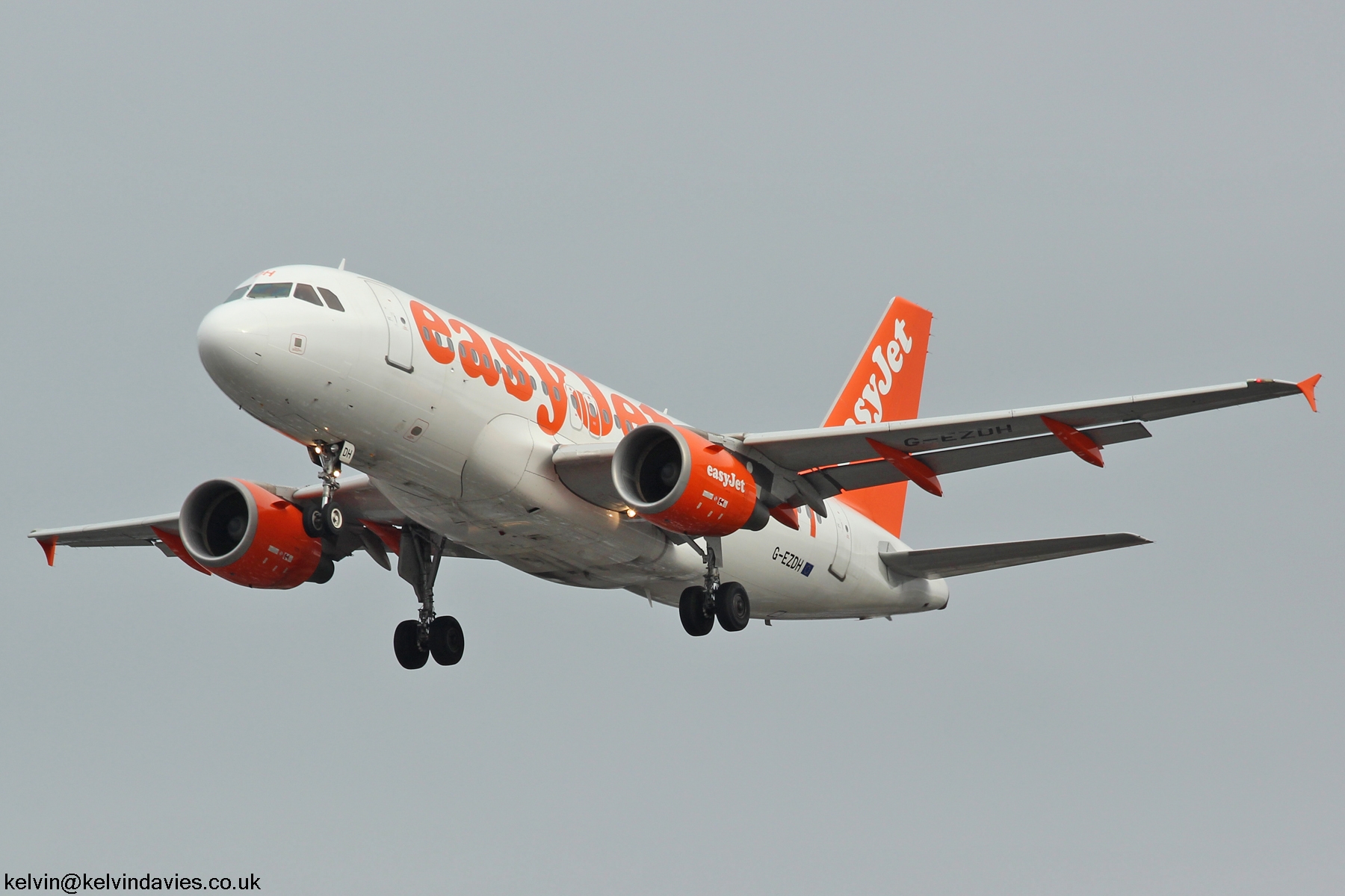 easyJet A319 G-EZDH