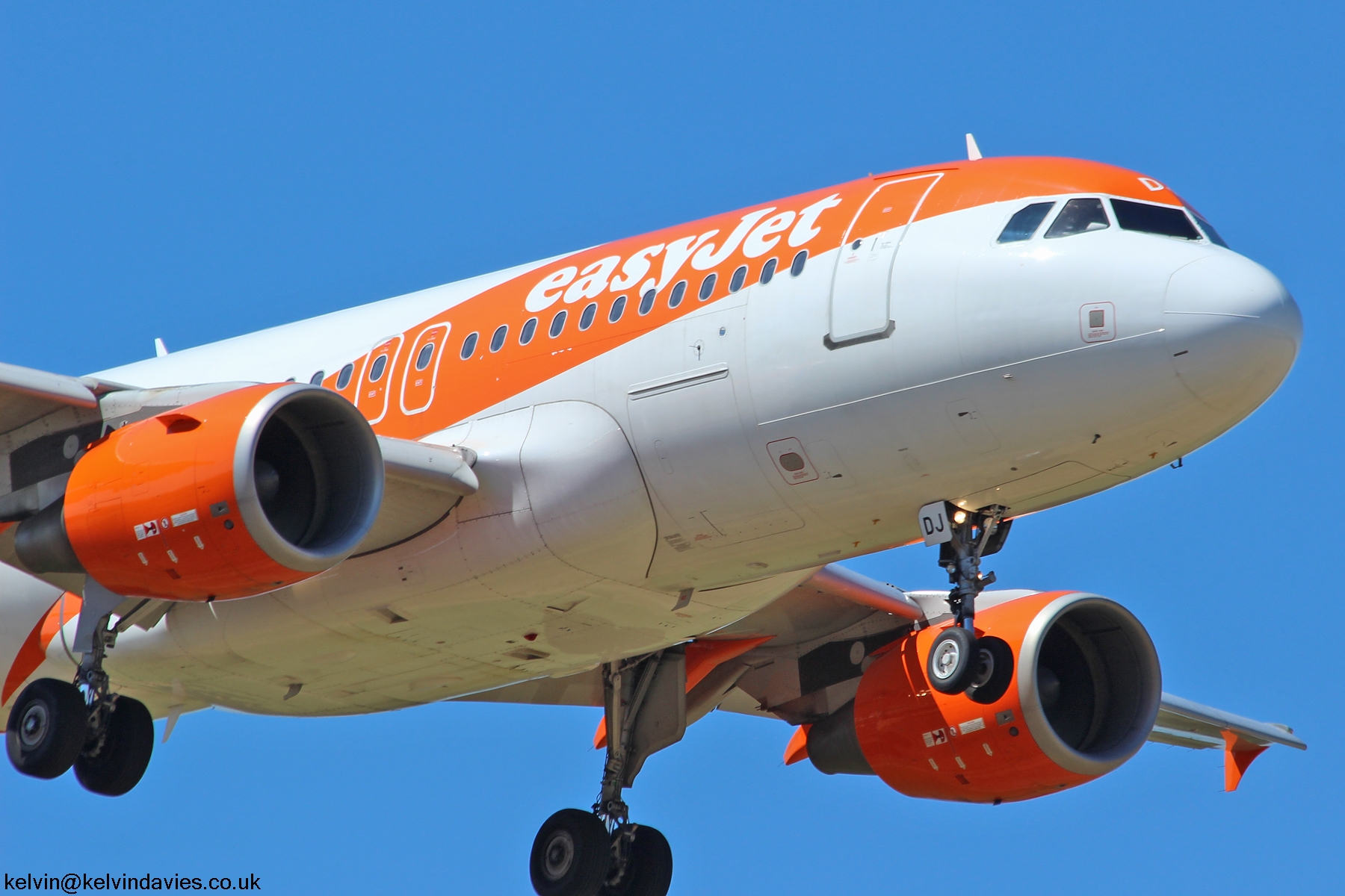 easyJet A319 G-EZDJ
