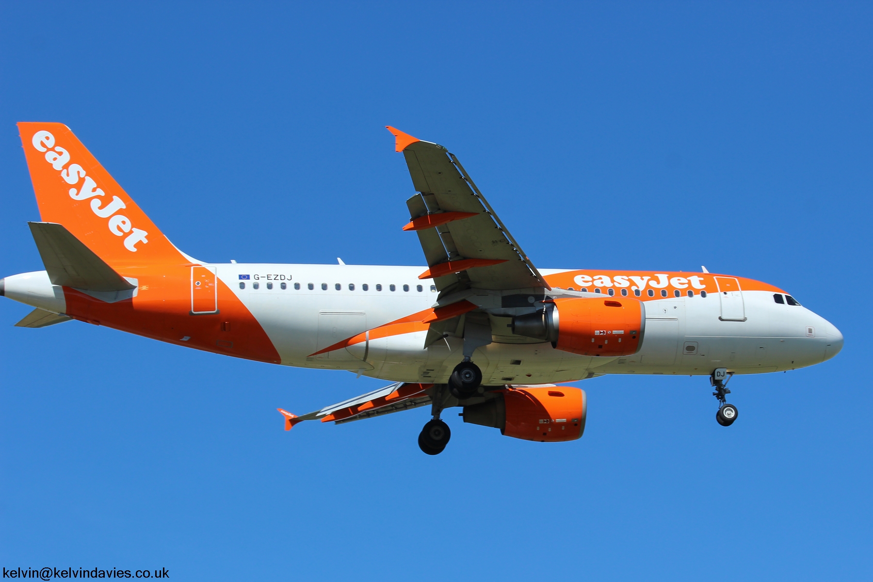 easyJet A319 G-EZDJ