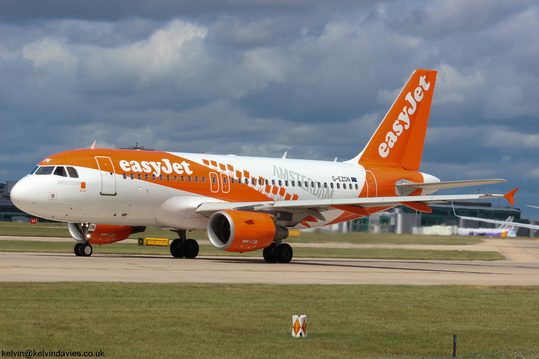 Easyjet A319 G-EZDN