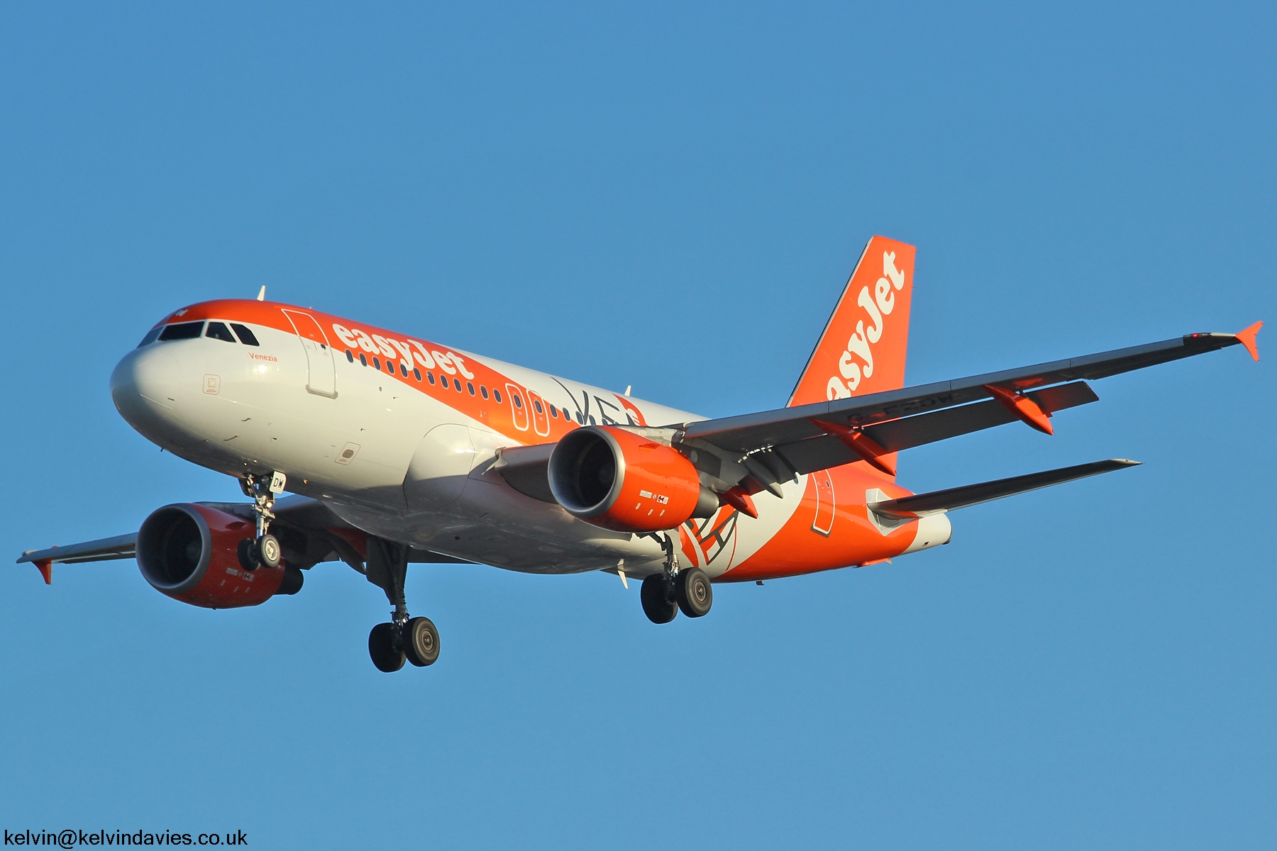 Easyjet A319 G-EZDW