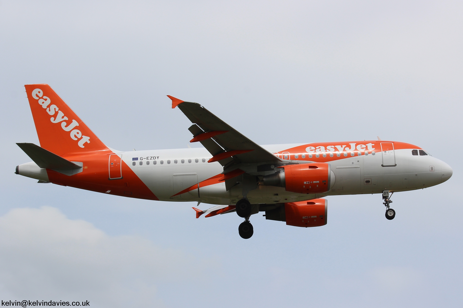 easyJet A319 G-EZDY