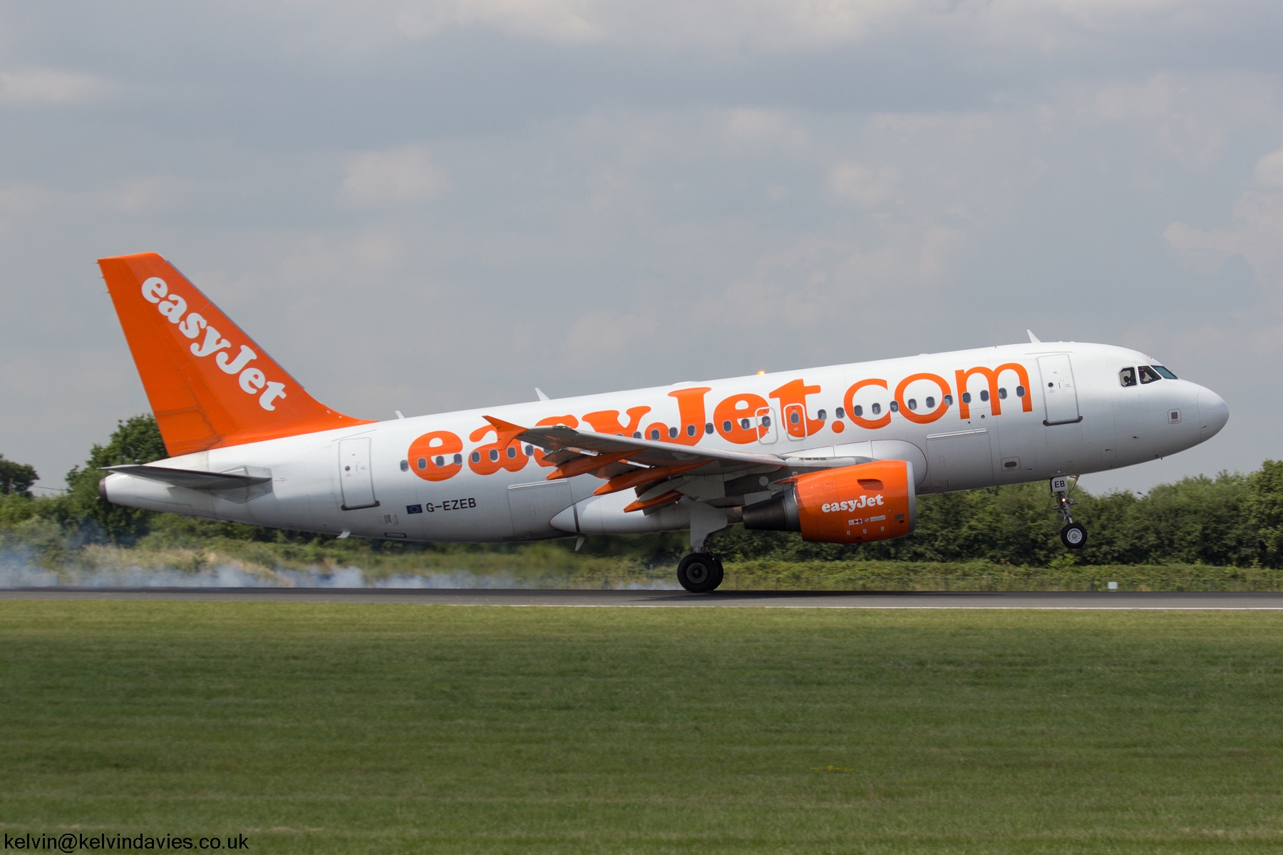 Easyjet A319 G-EZEB