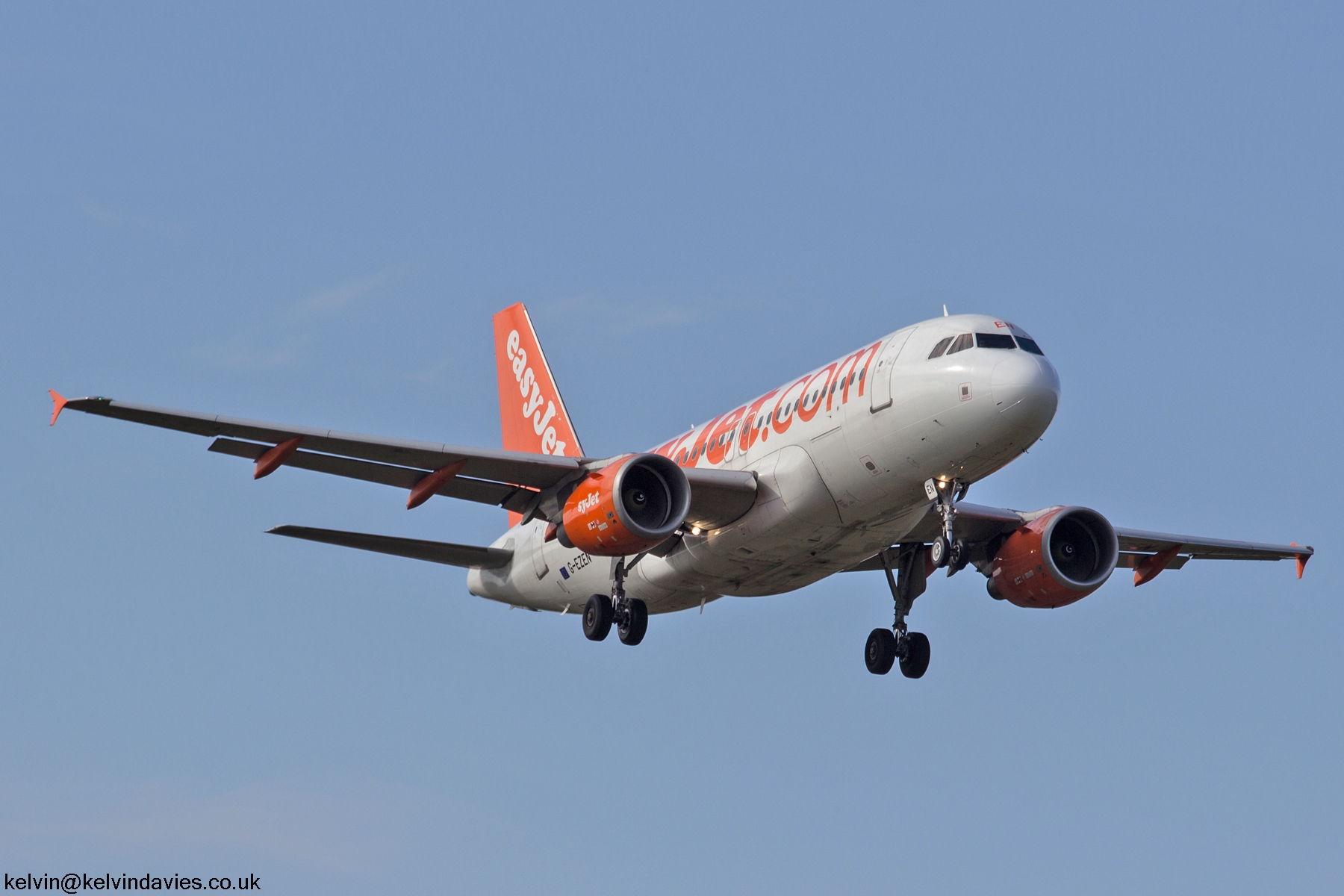easyJet A319 G-EZEN