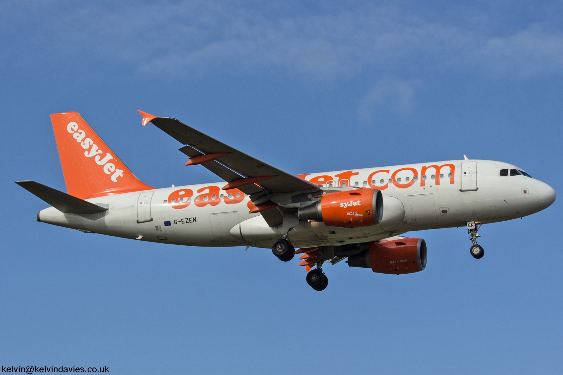 easyJet A319 G-EZEN