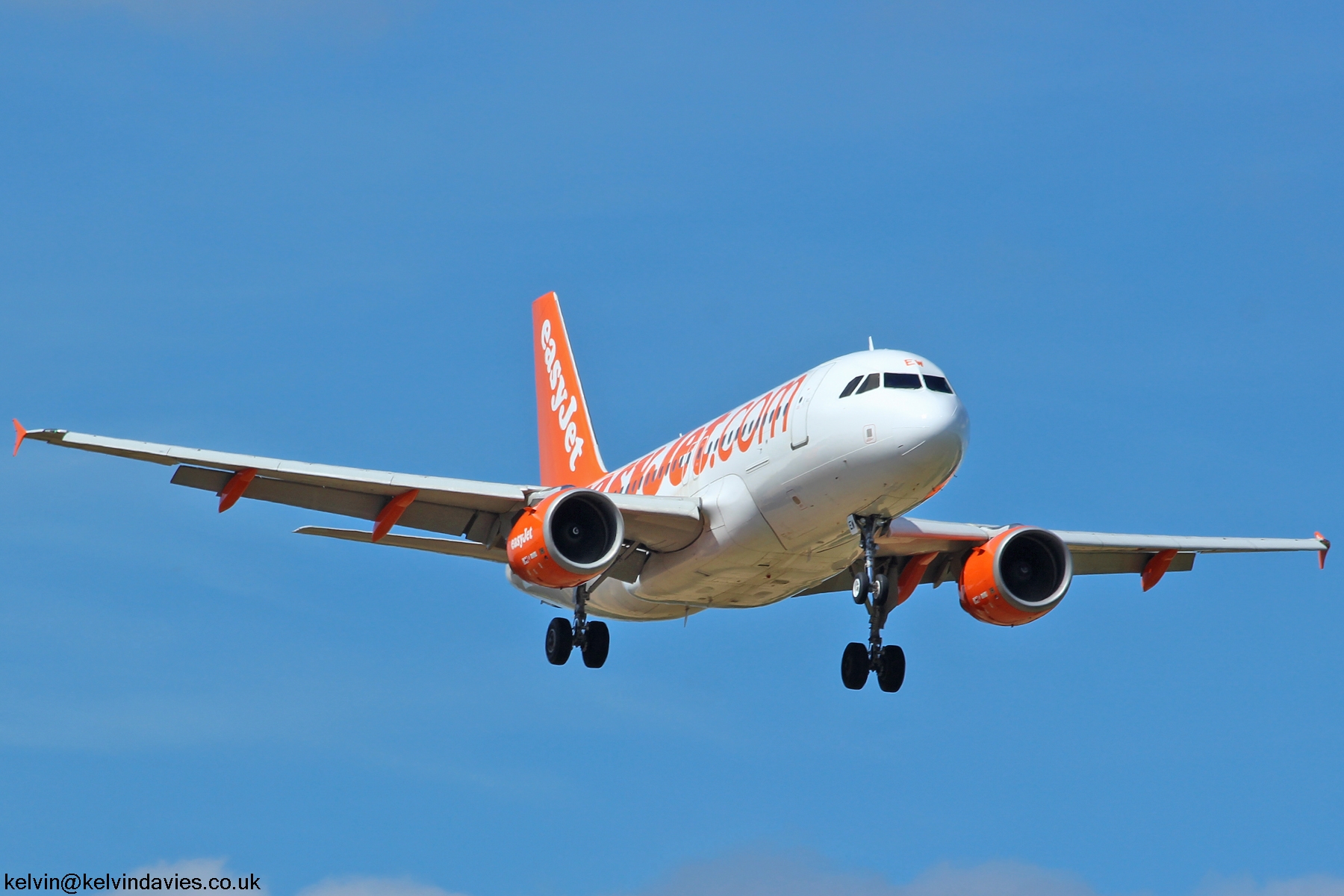 easyJet A319 G-EZEW