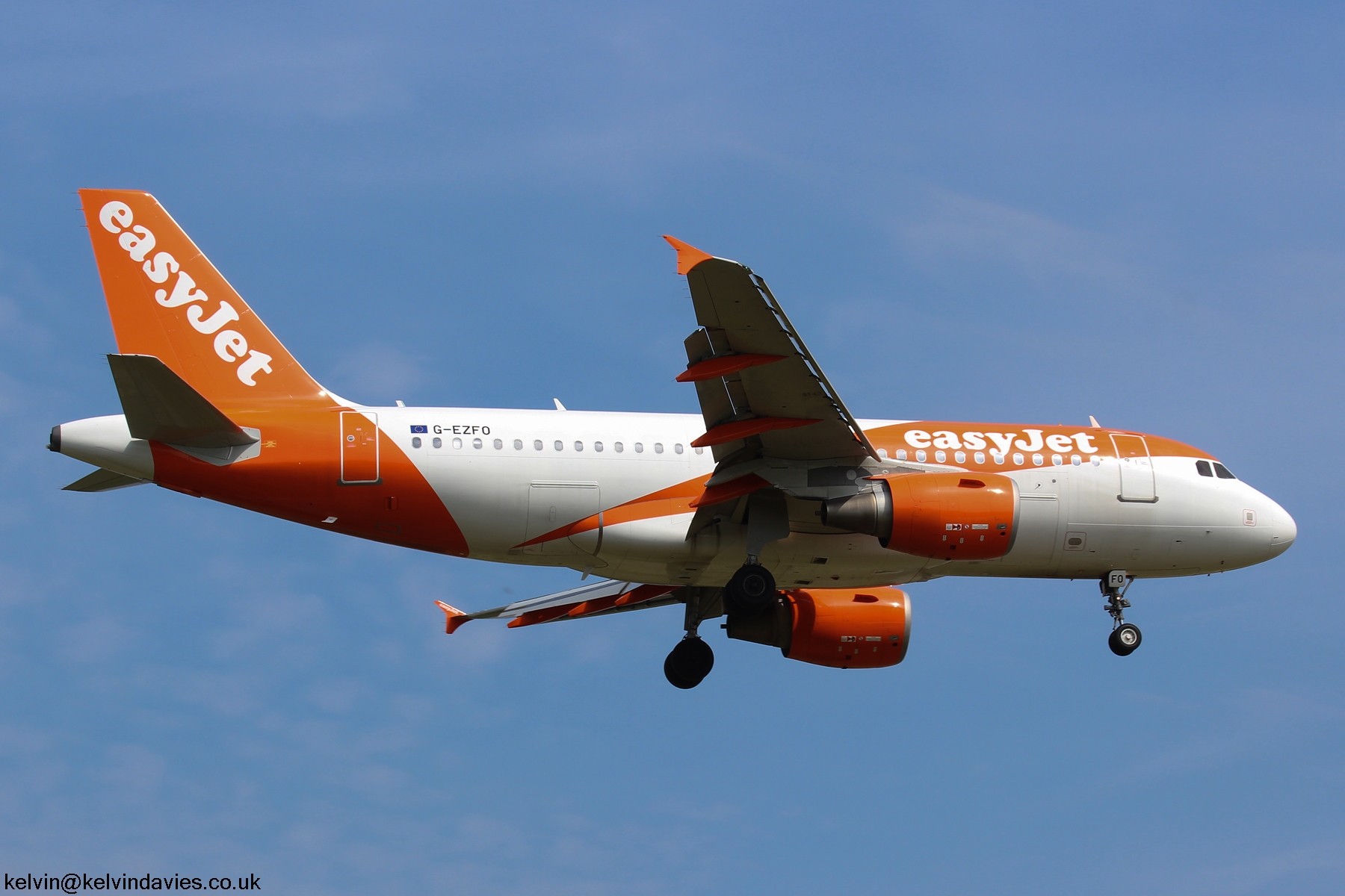 easyJet A319 G-EZFO
