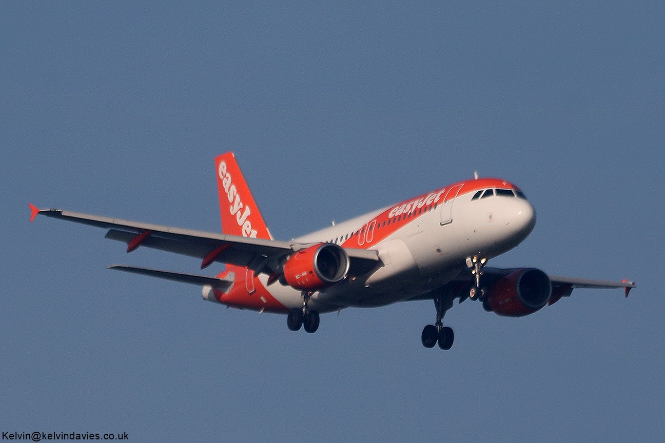 easyJet UK A319-100 G-EZFU