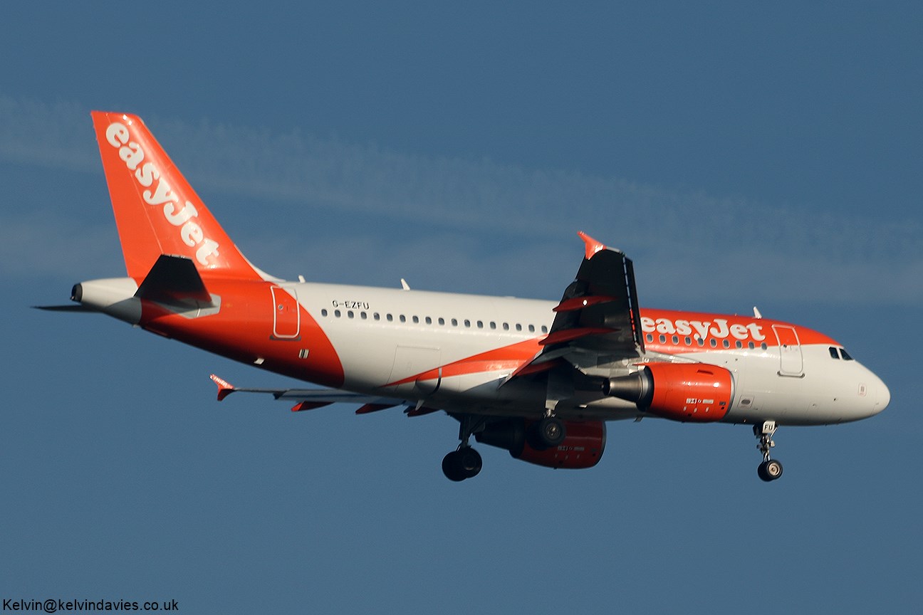 easyJet UK A319-100 G-EZFU
