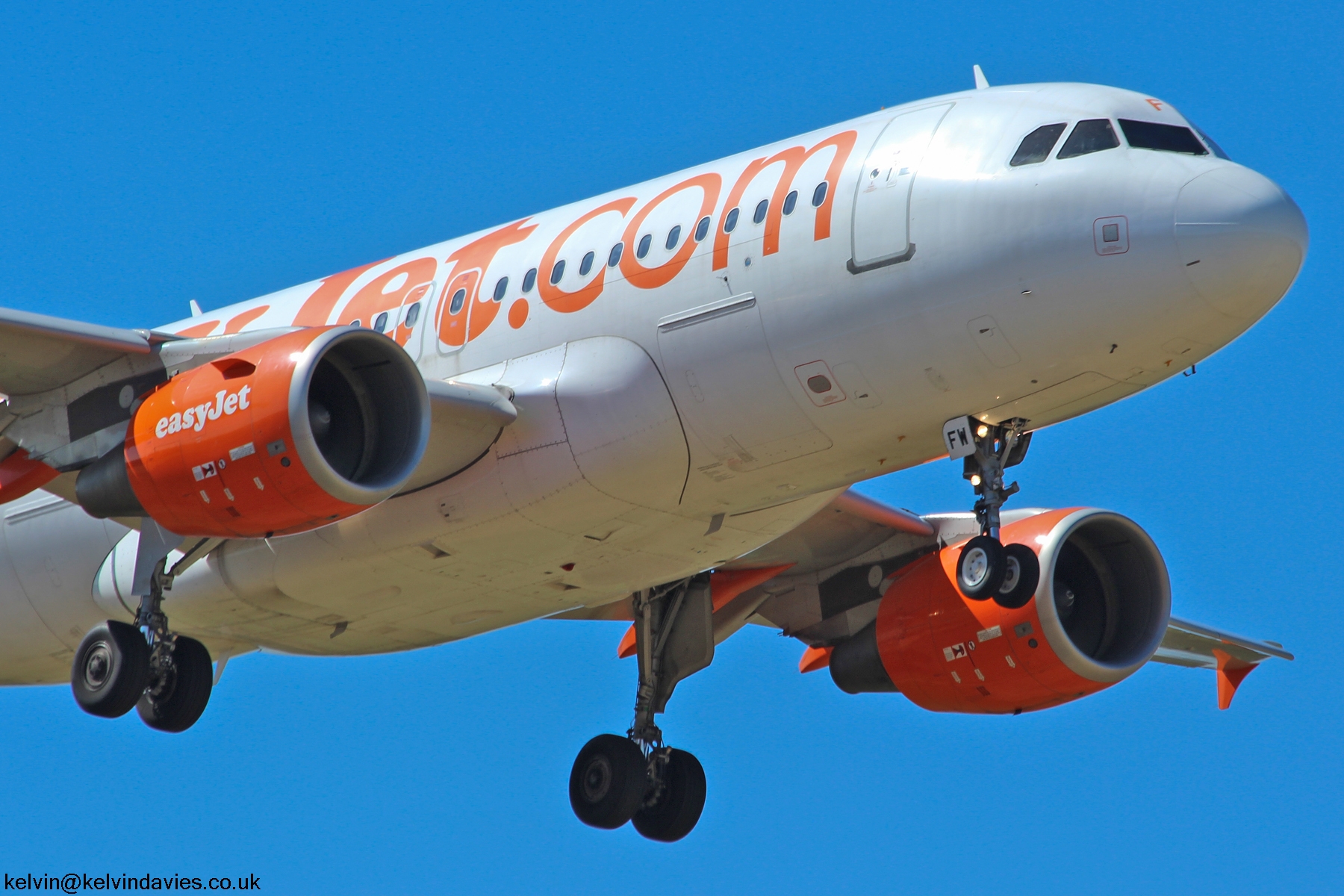 easyJet A319 G-EZFW