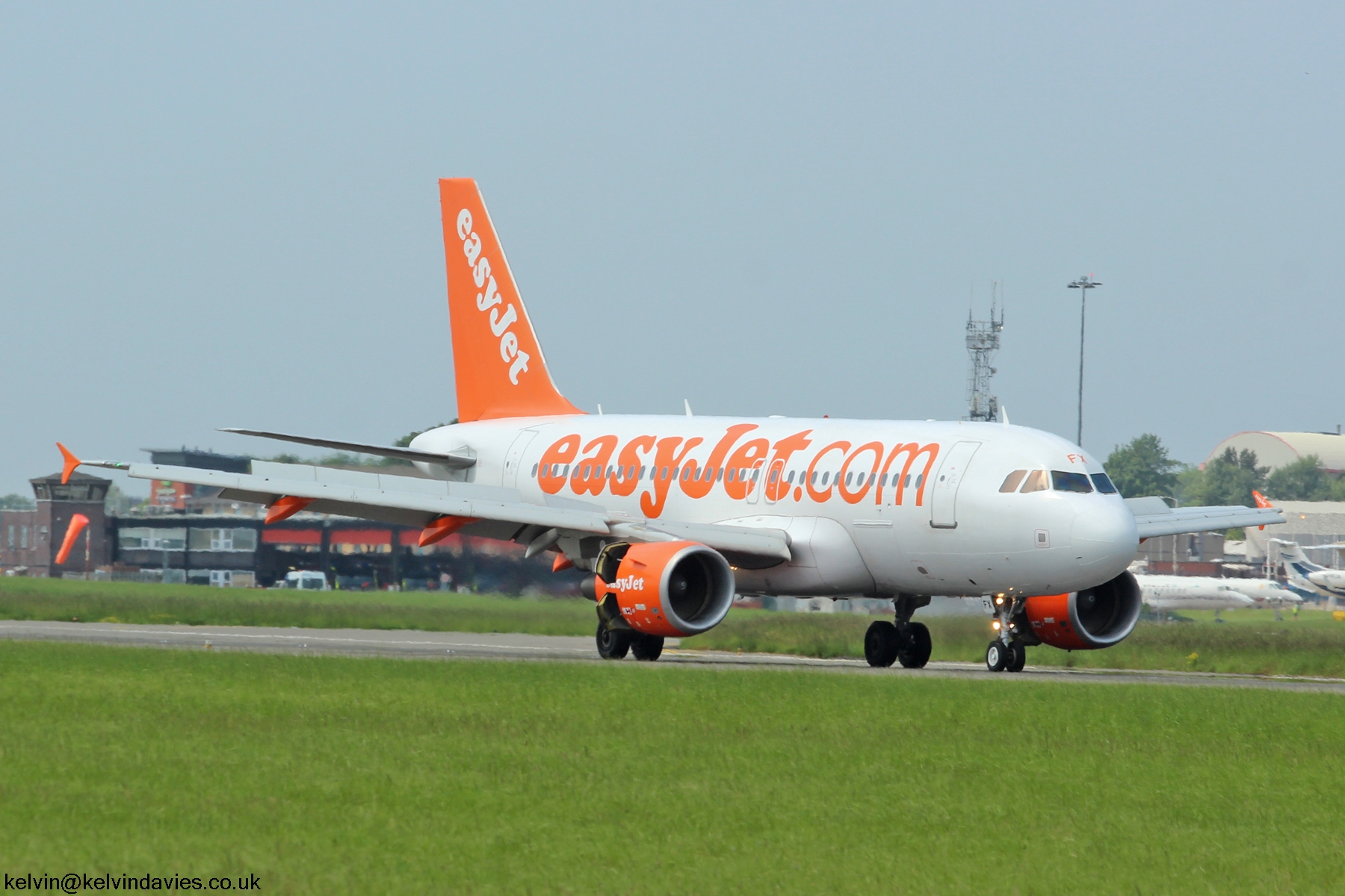 easyJet A319 G-EZFX