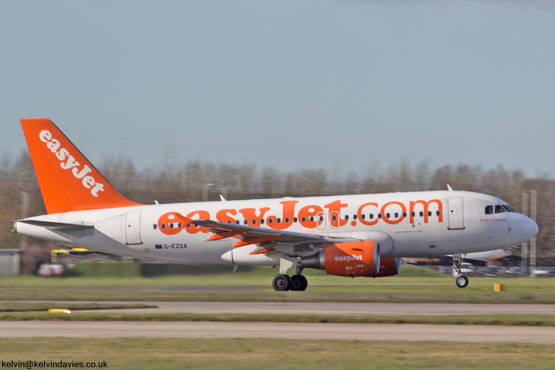 easyJet A319 G-EZGA