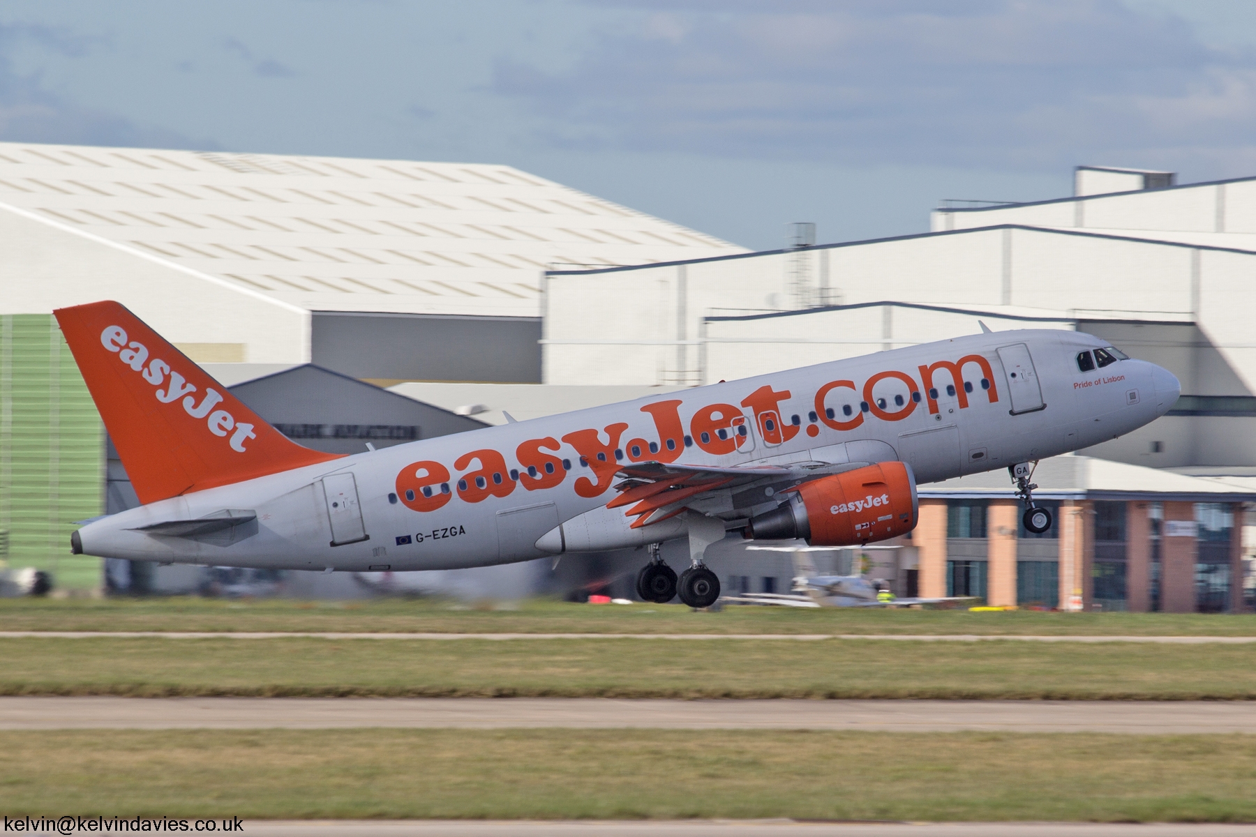 easyJet A319 G-EZGA
