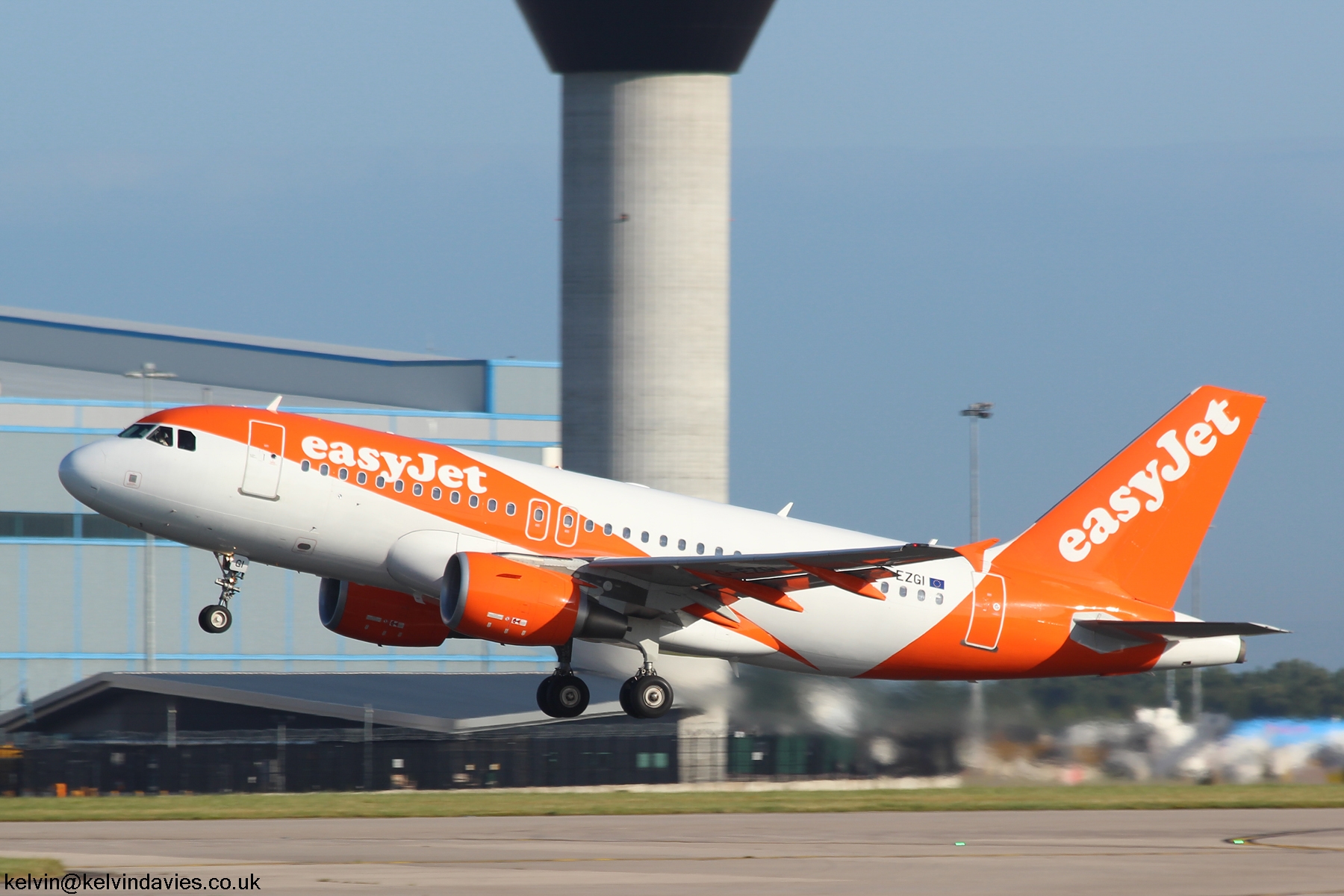 Easyjet A319 G-EZGI