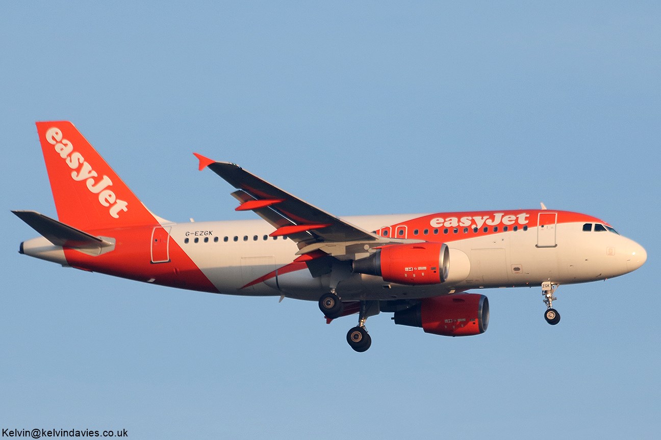 easyJet UK A319-100 G-EZGK