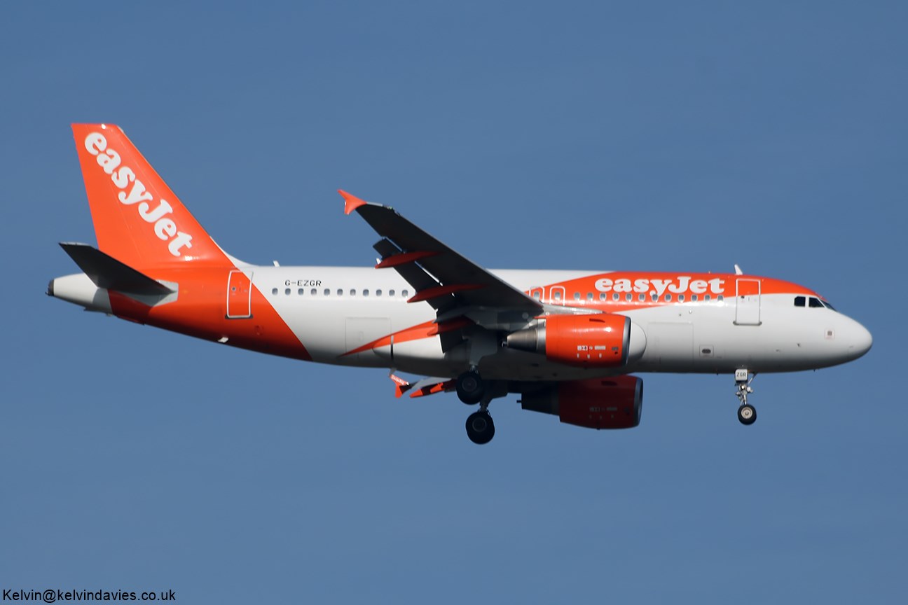 easyJet UK A319-100 G-EZGR