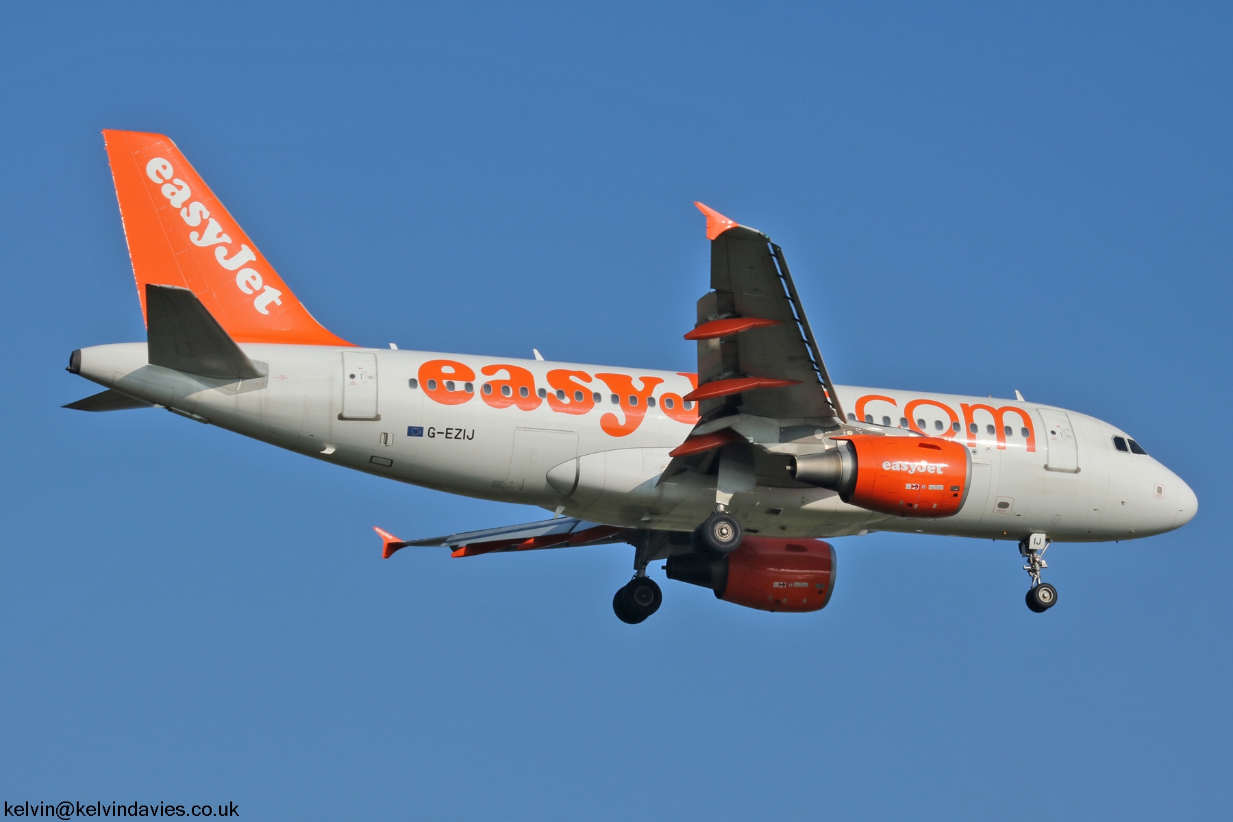 easyJet A319 G-EZIJ