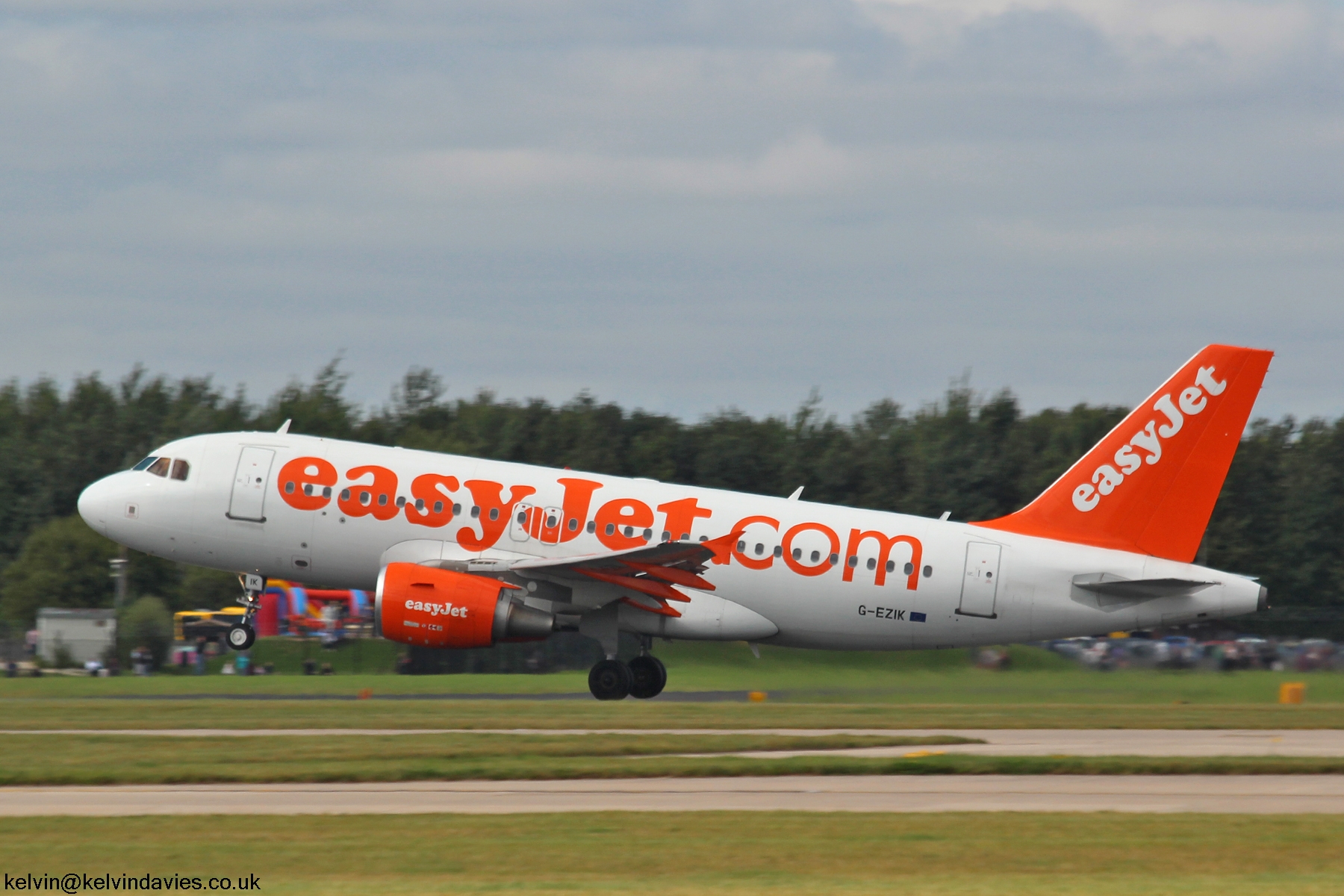 Easyjet A319 G-EZIK