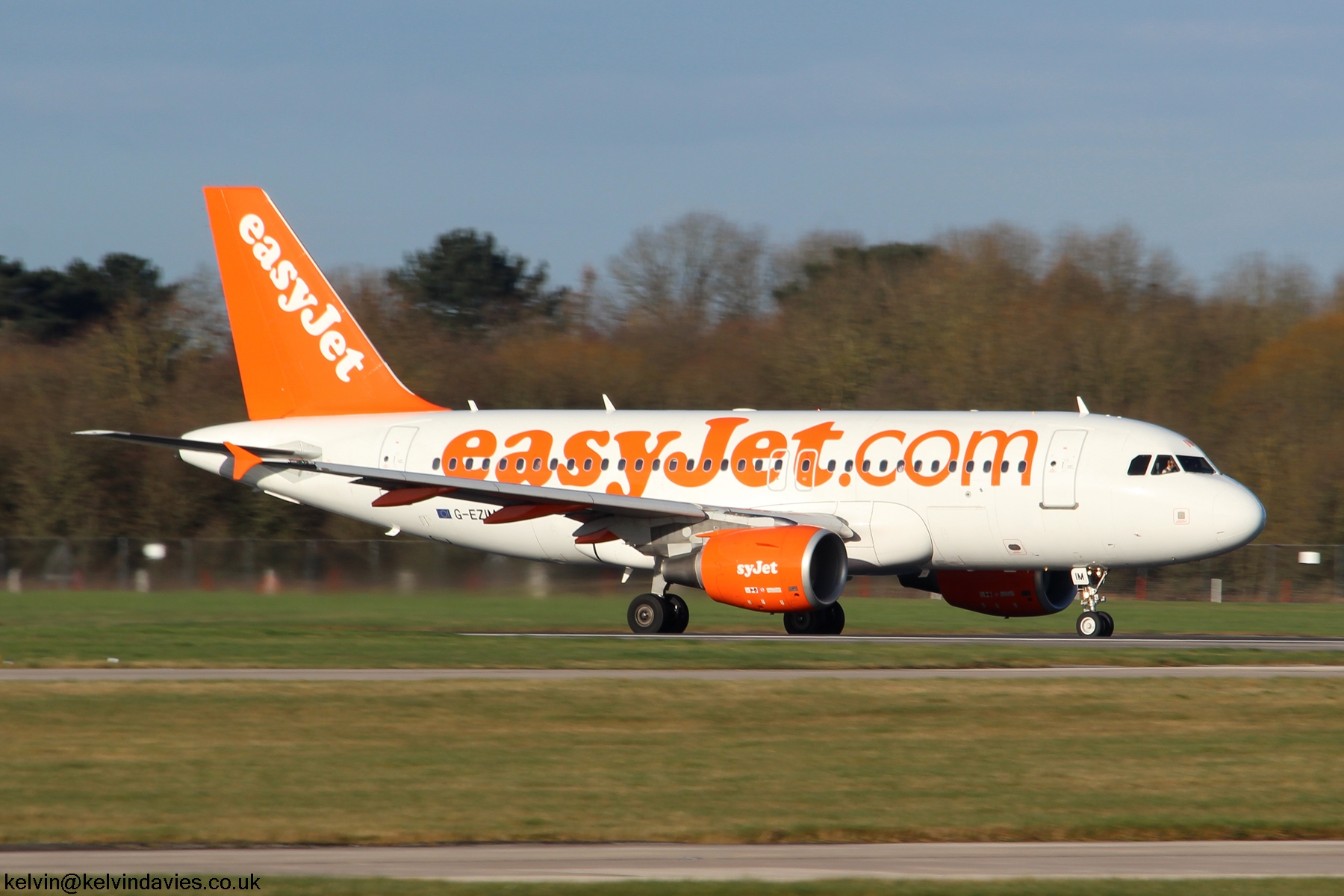 easyJet A319 G-EZIM